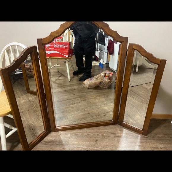 Dresser mirror. - Picture 2 of 3